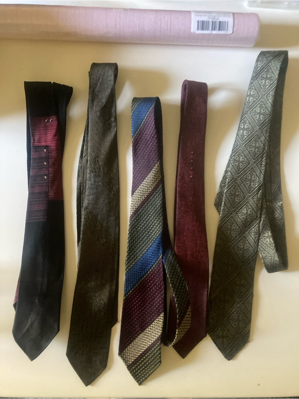 Lot of 5 Vintage skinny ties
from 1930’s to the 80’s Dress Ties
punk
dandy 
goth
